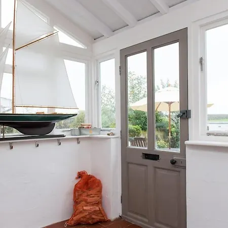 Holiday home Lovely By Coastal Footpath & Surf Beaches! Bude