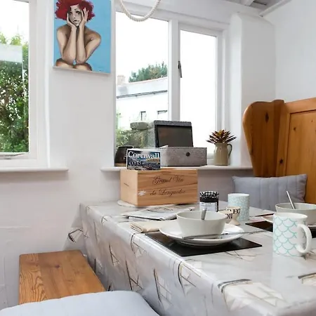 Lovely By Coastal Footpath & Surf Beaches! Holiday home