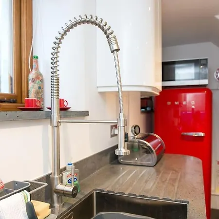 Holiday home Lovely By Coastal Footpath & Surf Beaches!